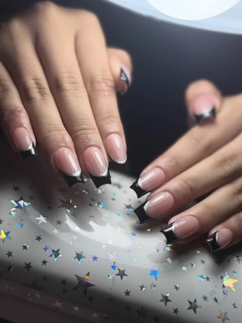 Uñas: Francesa negra, forma almendra